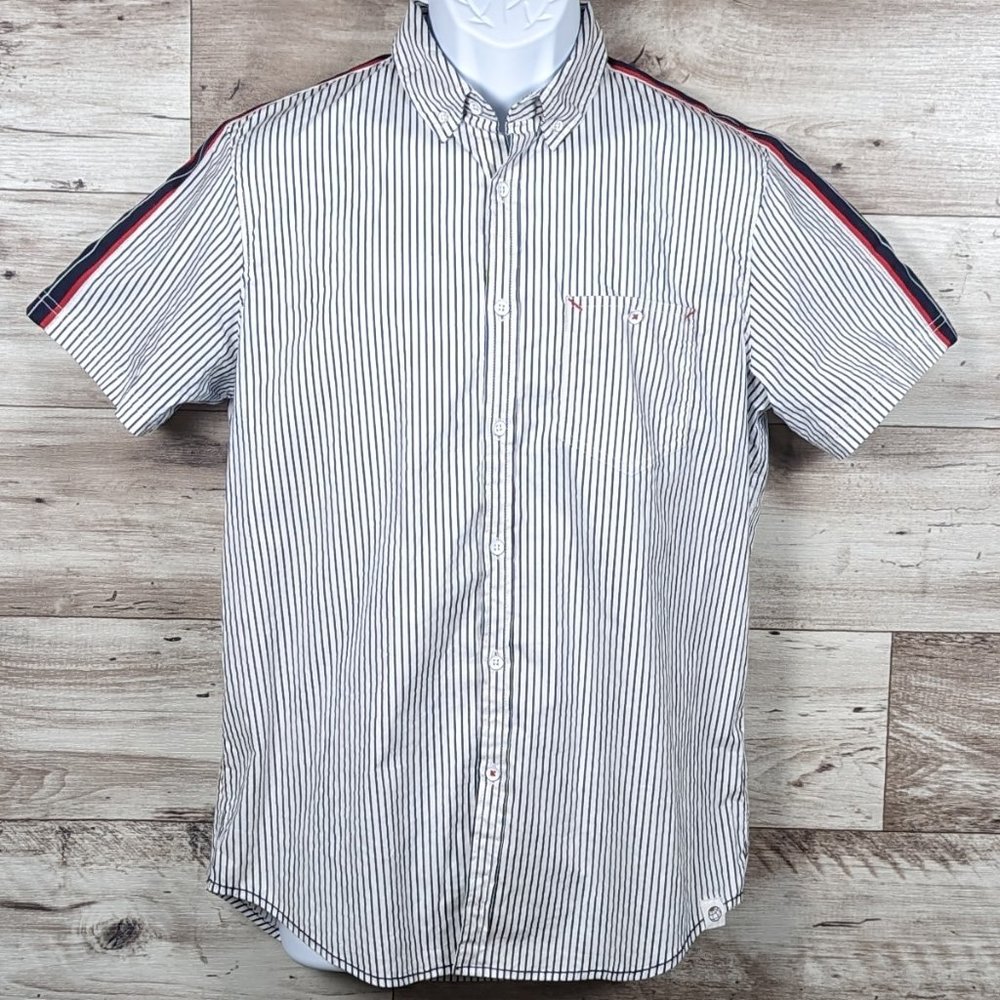 Free Planet* Men's Short Sleeve Button Down Curved Hem Chest Pocket Shirt~Medium